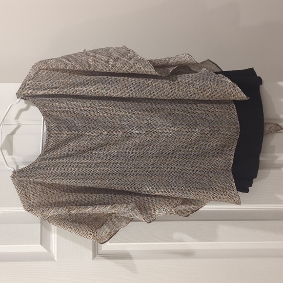 Black and Tan Patterned Blouse - Picture 5 of 6